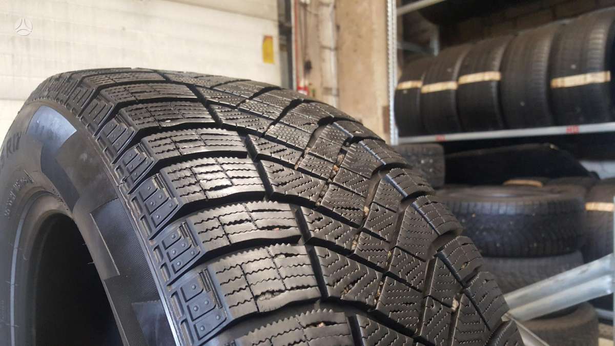 Pirelli IceZero TM STUDLESS apie 9mm, winter 235/55 R17