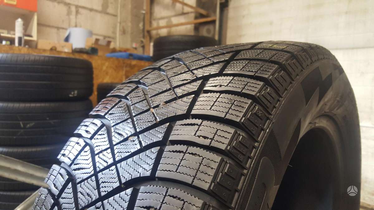 Pirelli IceZero TM STUDLESS apie 9mm, winter 235/55 R17