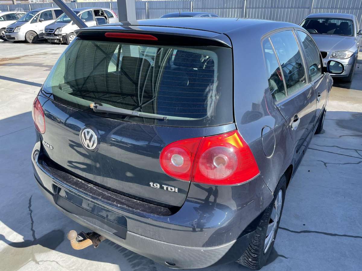 Volkswagen Golf dalimis