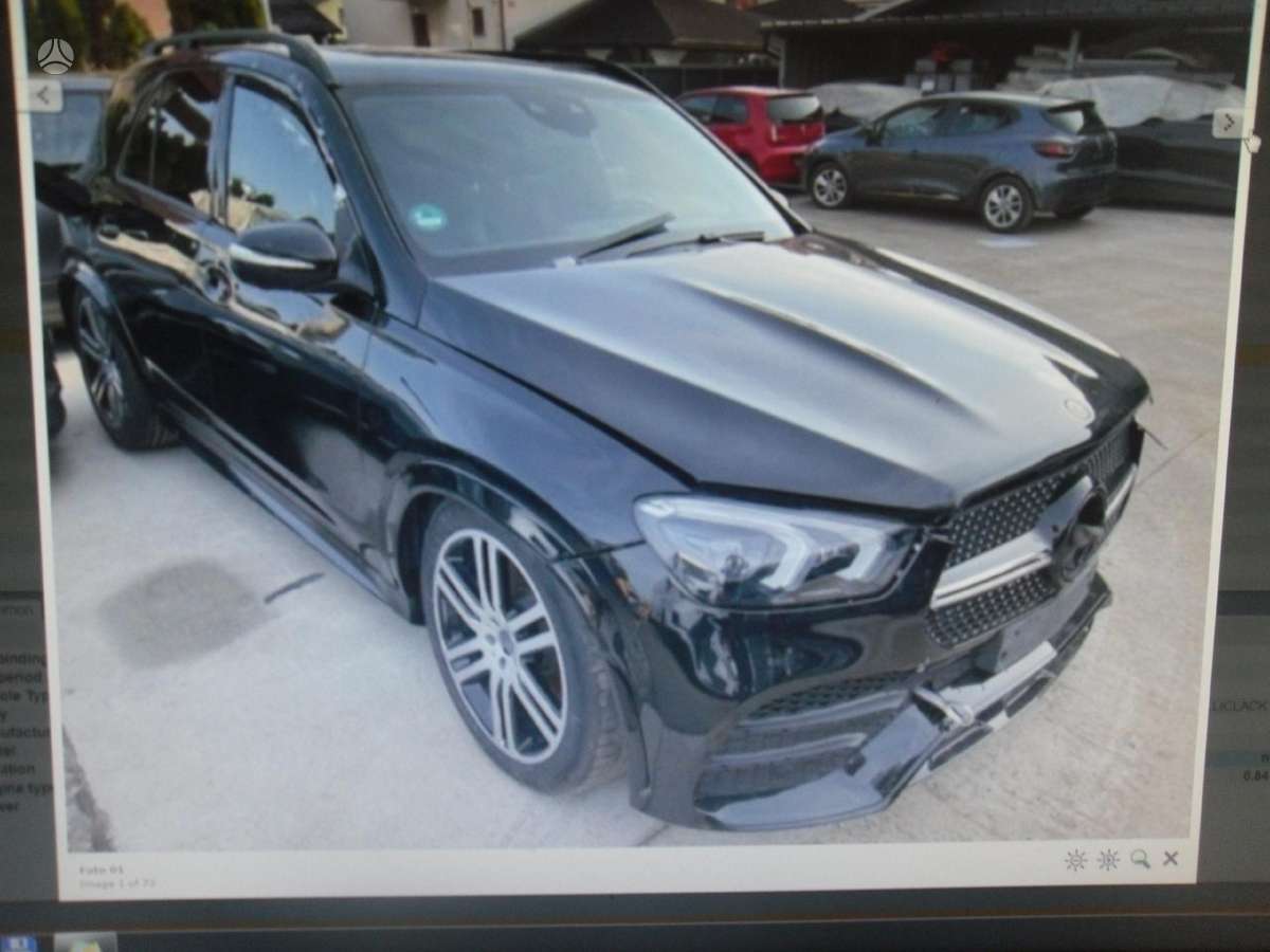 Mercedes-Benz GLE400 dalimis