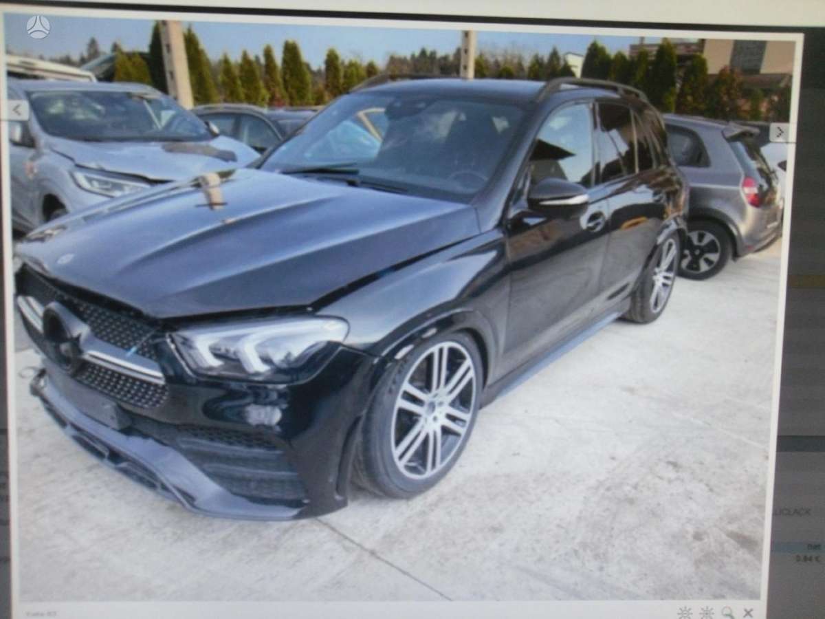 Mercedes-Benz GLE400 dalimis