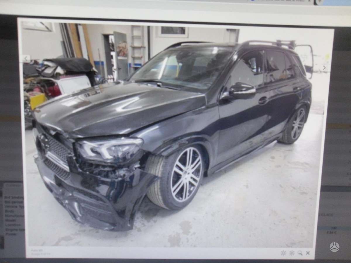 Mercedes-Benz GLE400 dalimis