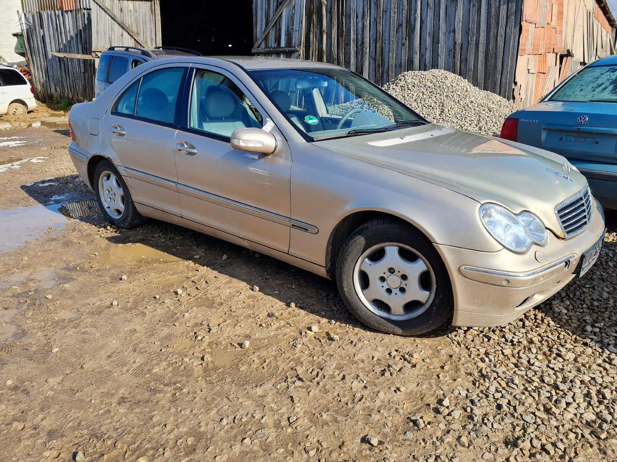 Mercedes-Benz C180