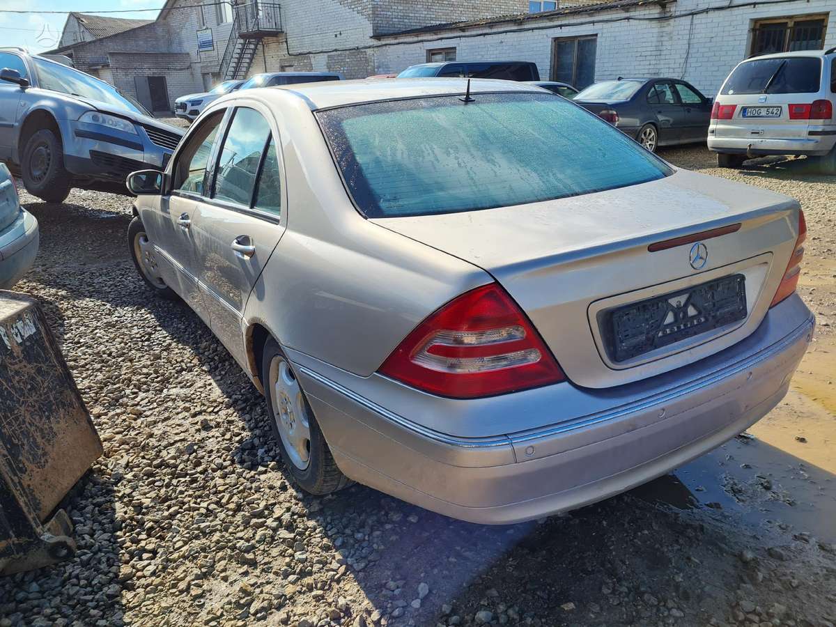 Mercedes-Benz C180