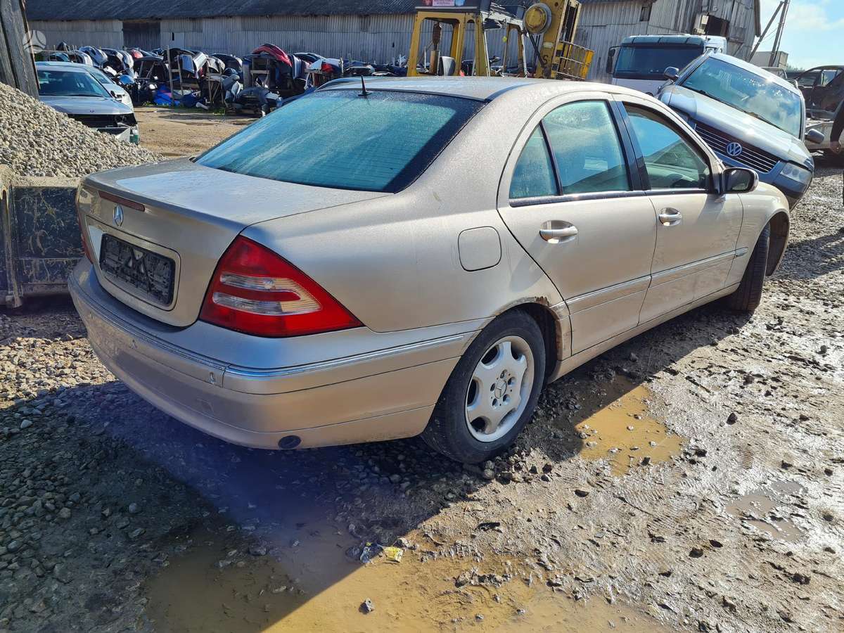 Mercedes-Benz C180