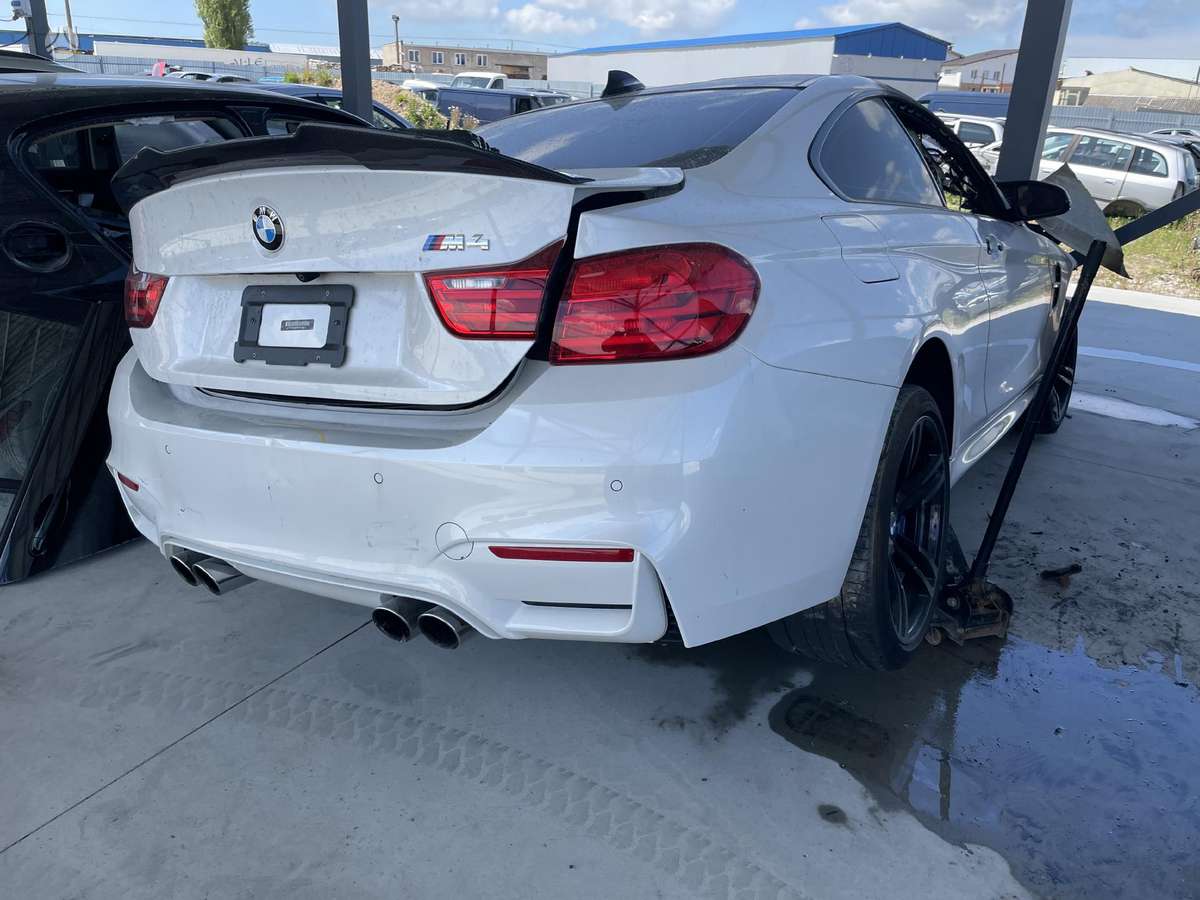 BMW M4 dalimis. Dokumentai variklis ok