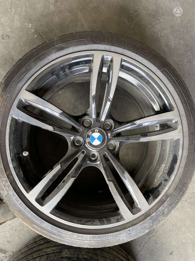 BMW M4 dalimis. Dokumentai variklis ok