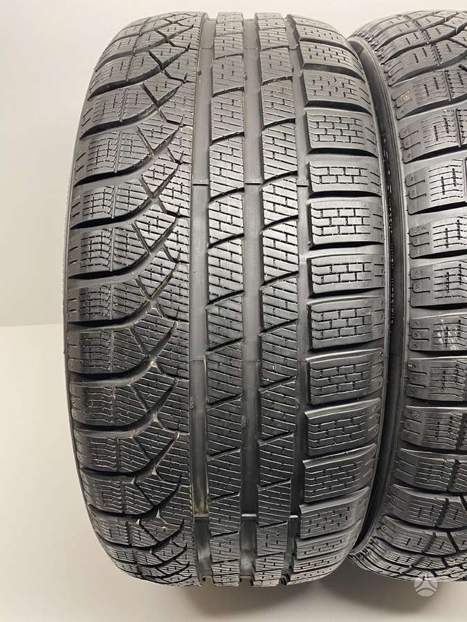 Pirelli P-Zero Winter, зимние 235/40 R19