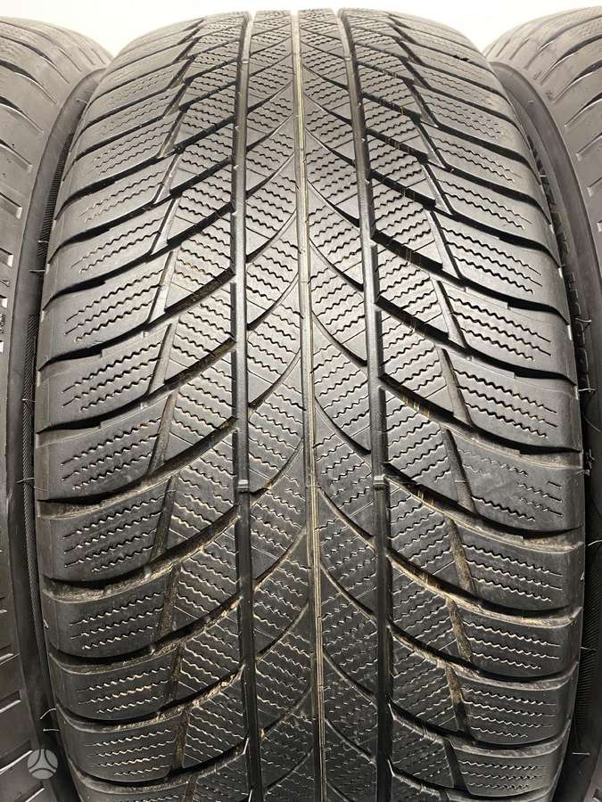 Bridgestone Blizzak LM001 RFT, winter 245/50 R19