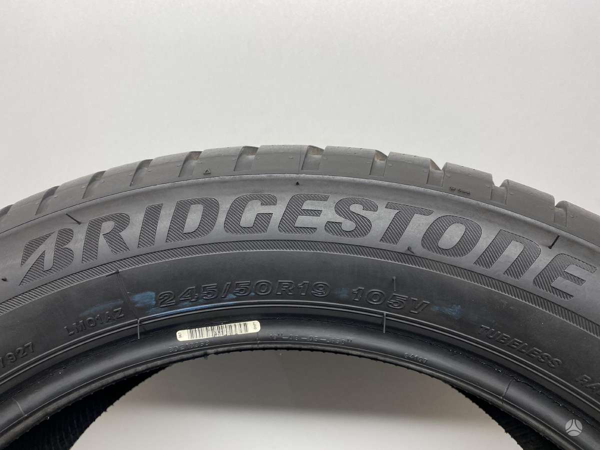 Bridgestone Blizzak LM001 RFT, winter 245/50 R19