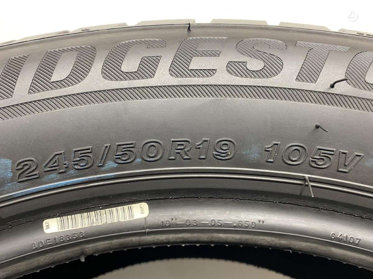 Bridgestone Blizzak LM001 RFT, winter 245/50 R19