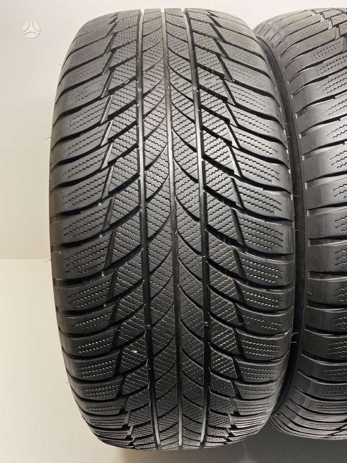 Bridgestone Blizzak LM001 RFT, winter 245/50 R19