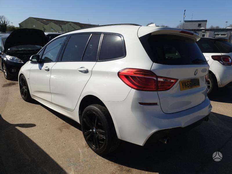 BMW 2 serija dalimis