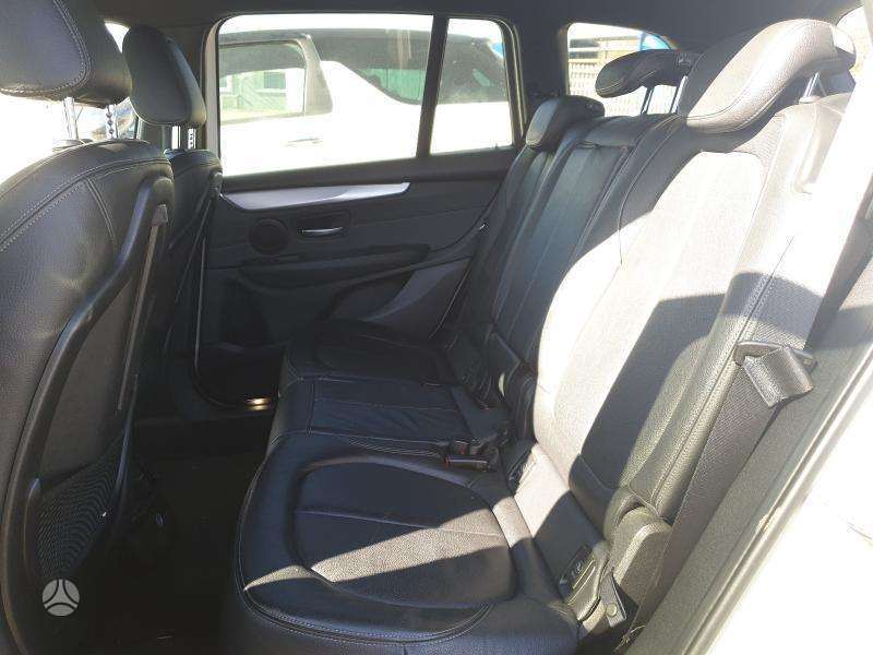 BMW 2 serija dalimis