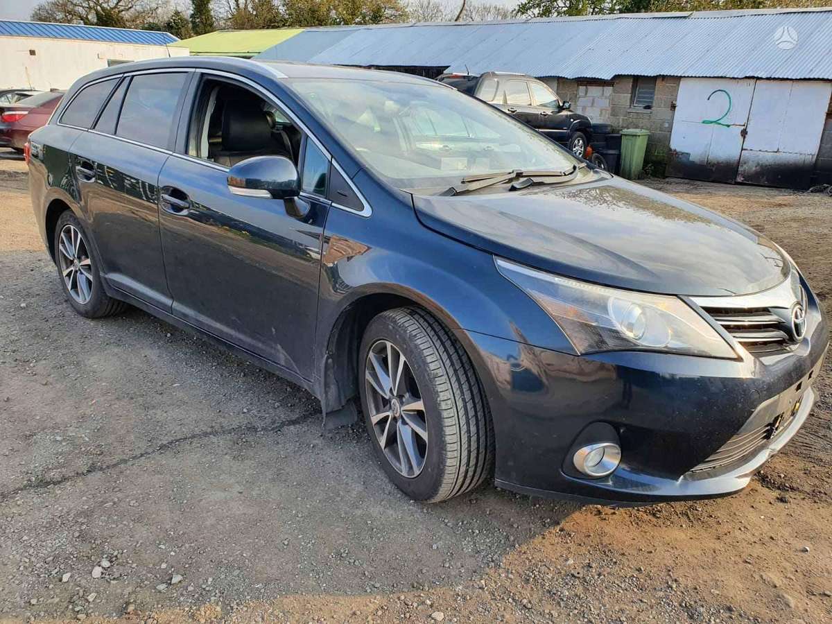 Toyota Avensis по частям. Dalimis