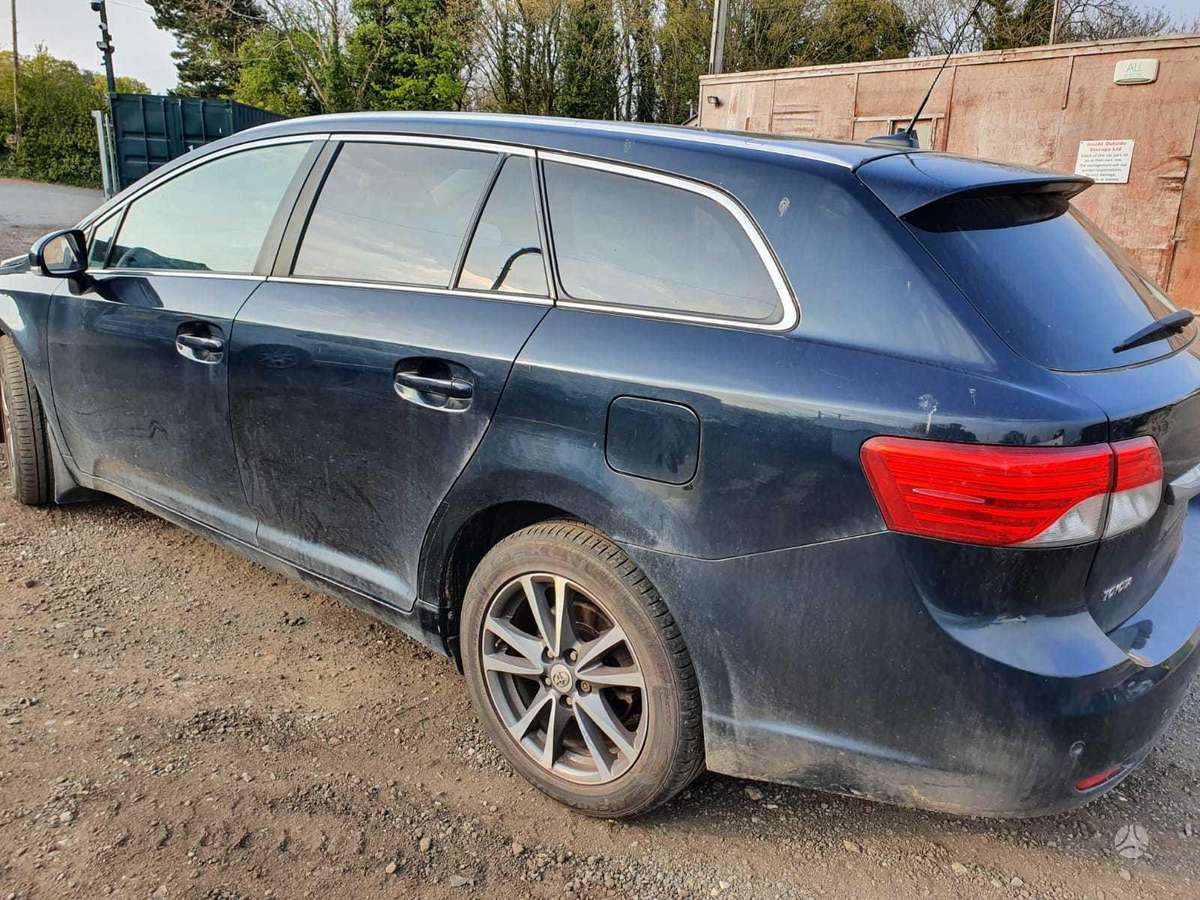 Toyota Avensis dalimis. Dalimis