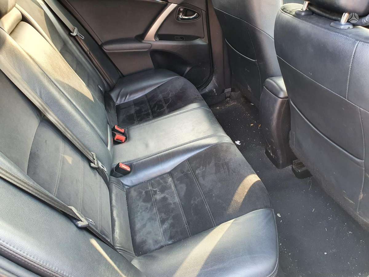 Toyota Avensis по частям. Dalimis