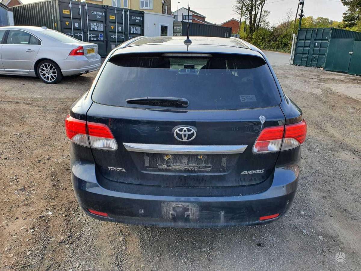 Toyota Avensis по частям. Dalimis