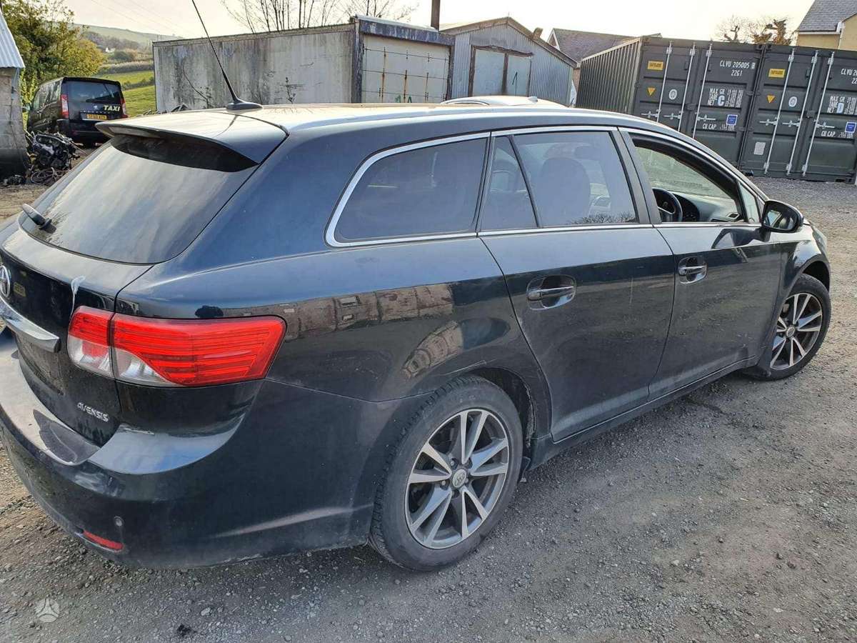 Toyota Avensis dalimis. Dalimis