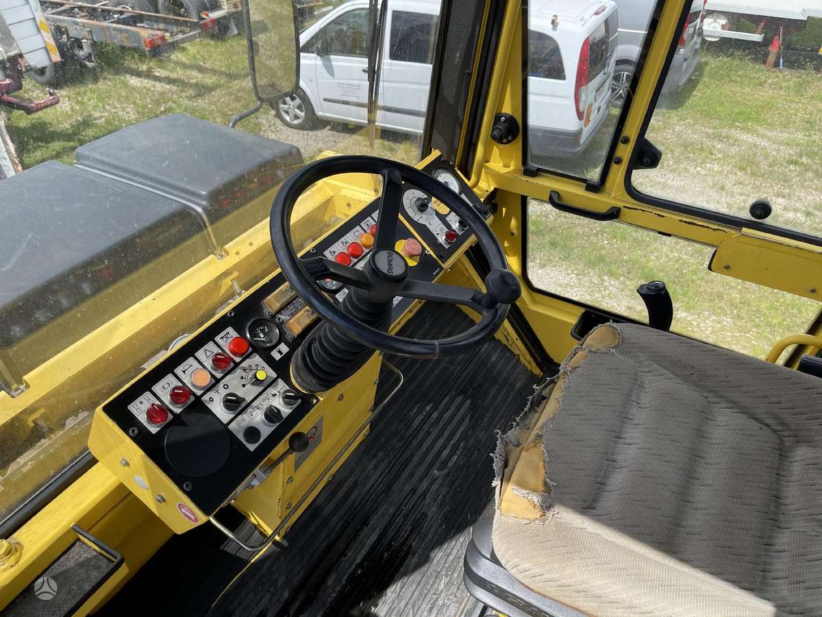 Bomag BW 151 AD-2, vibrator / compactor