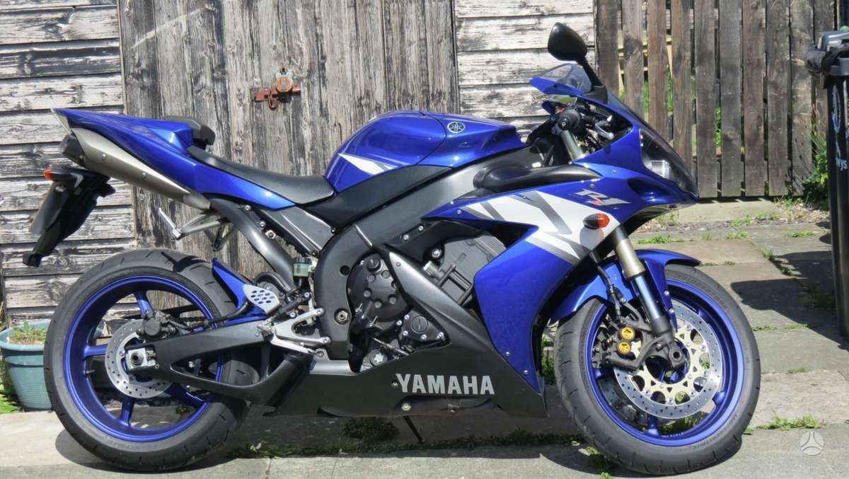 Yamaha R1, superbikes