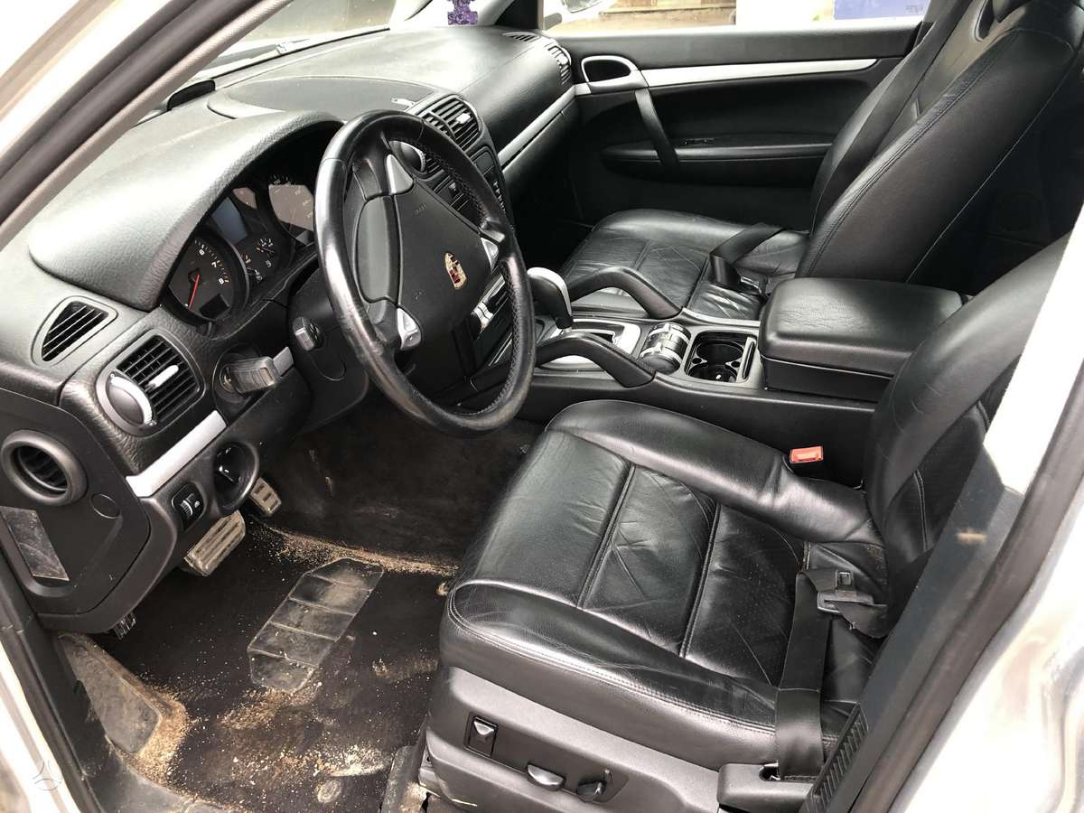 Porsche Cayenne dalimis