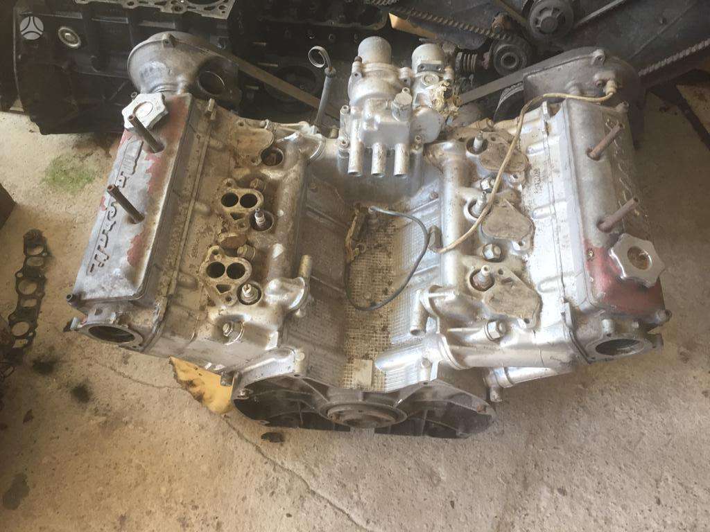 Maserati Biturbo variklio detalės
