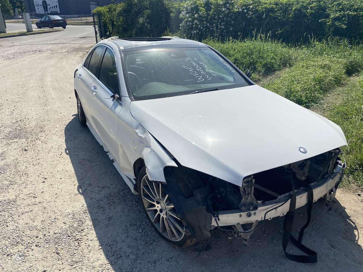 Mercedes-Benz C220