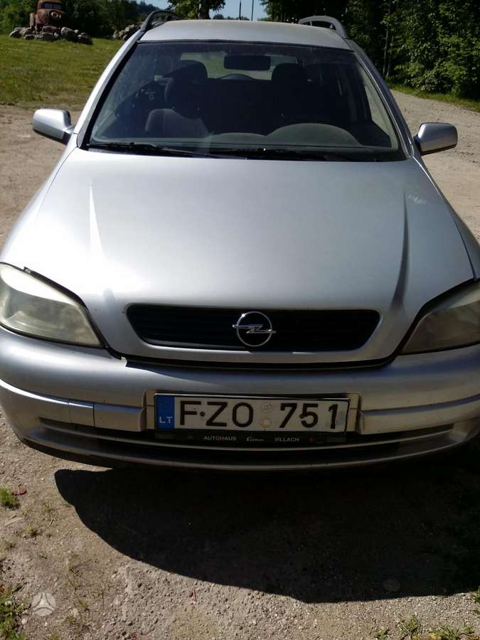 Opel Astra dalimis. Dalimis