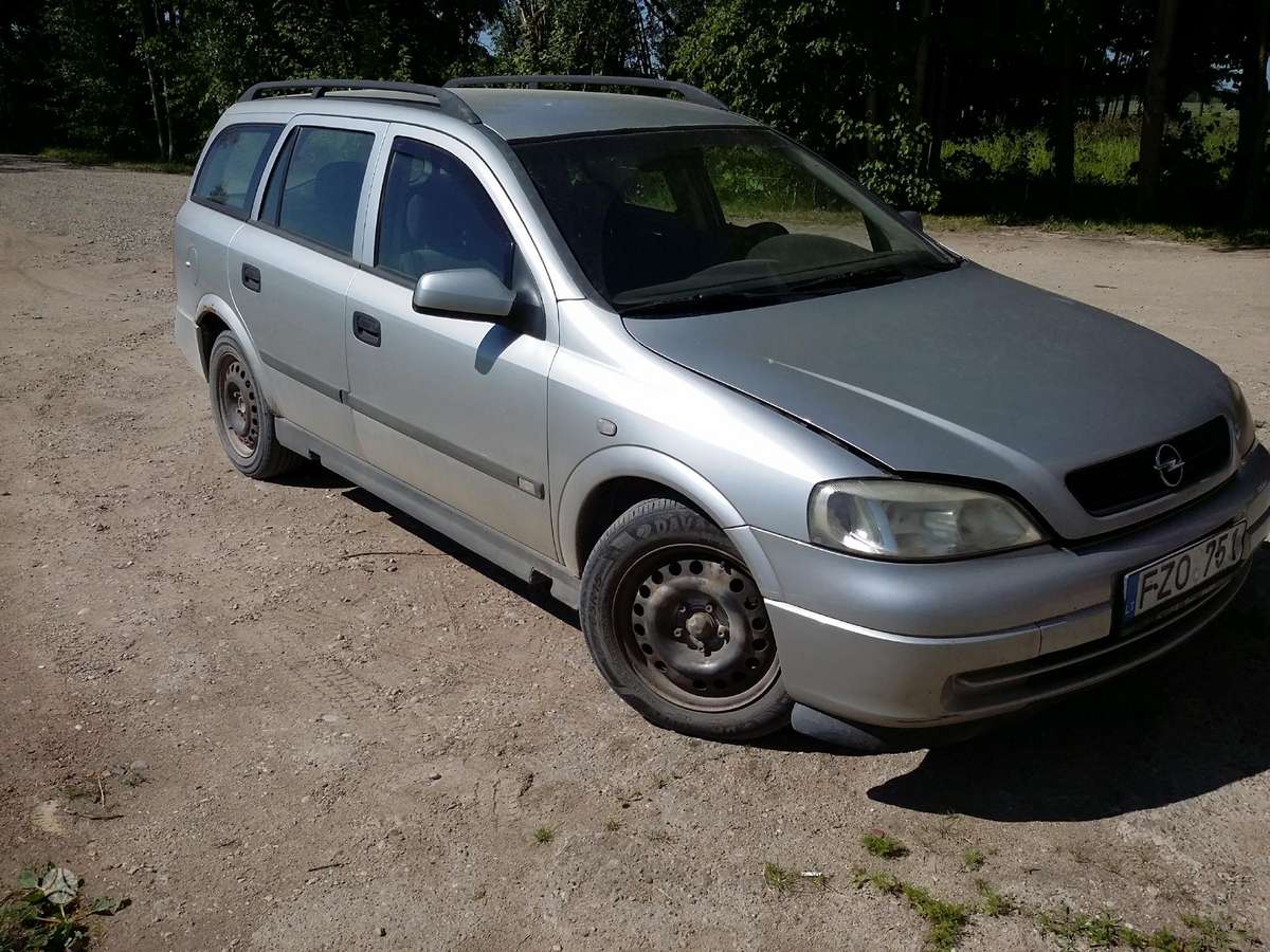 Opel Astra dalimis. Dalimis