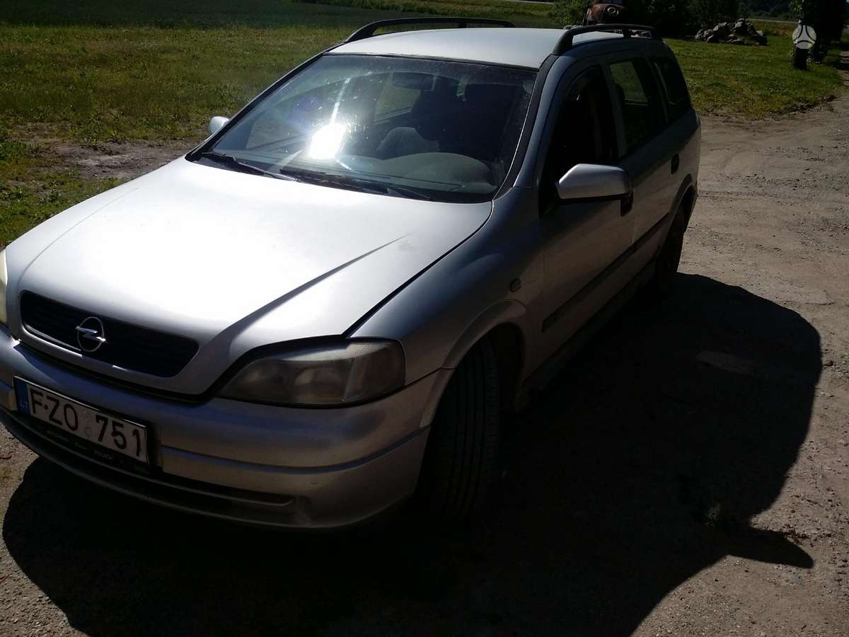 Opel Astra dalimis. Dalimis