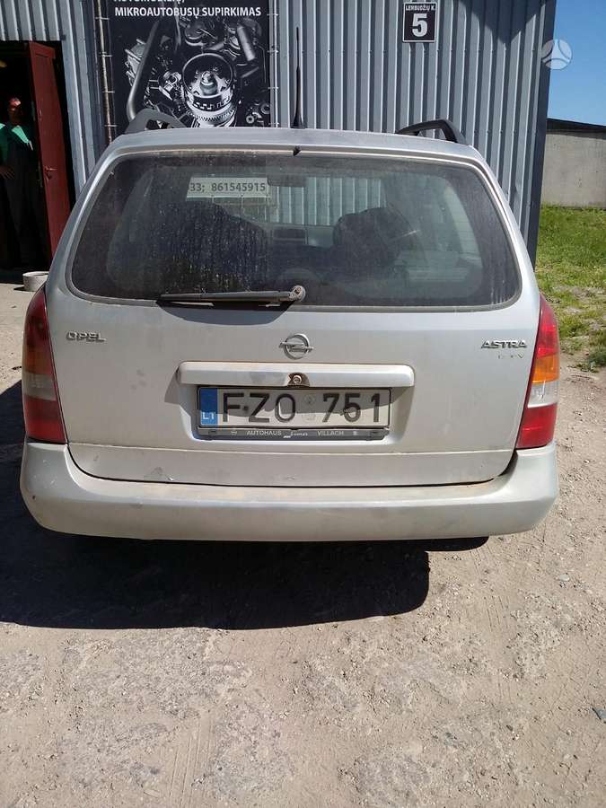 Opel Astra dalimis. Dalimis