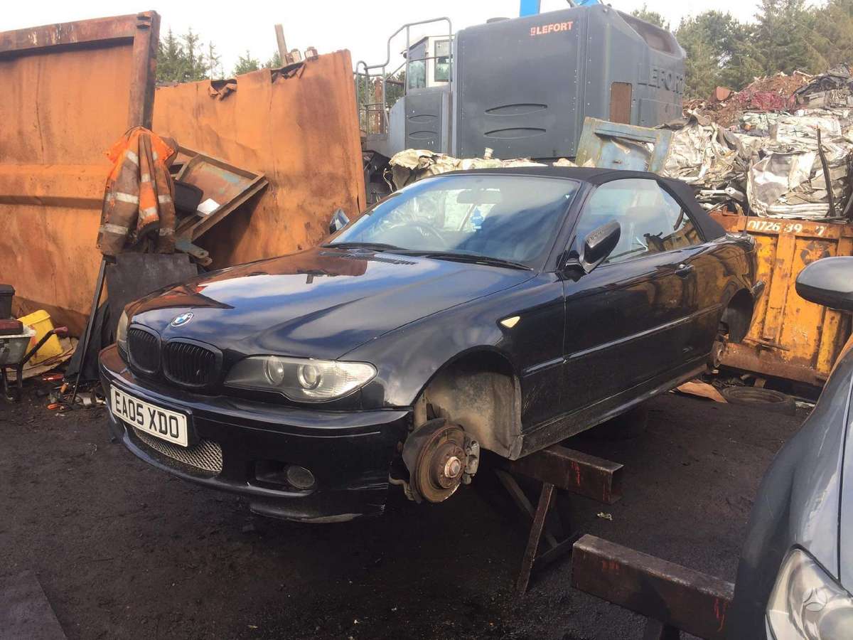 BMW 320 dalimis