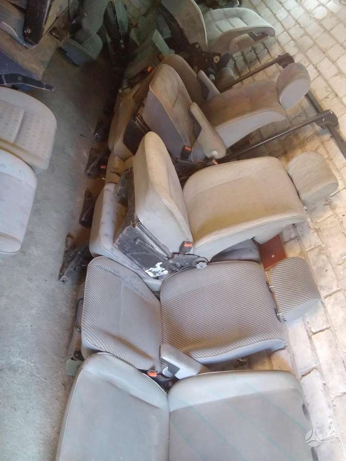 Volkswagen Caravelle dalimis