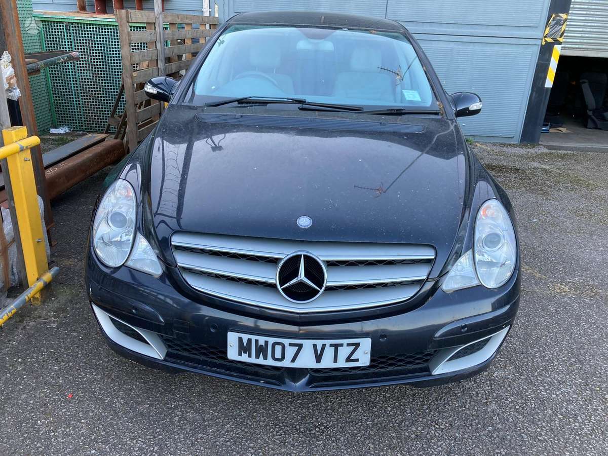 Mercedes-Benz R320 dalimis