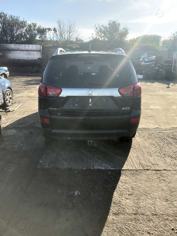 Peugeot 4007 for parts
