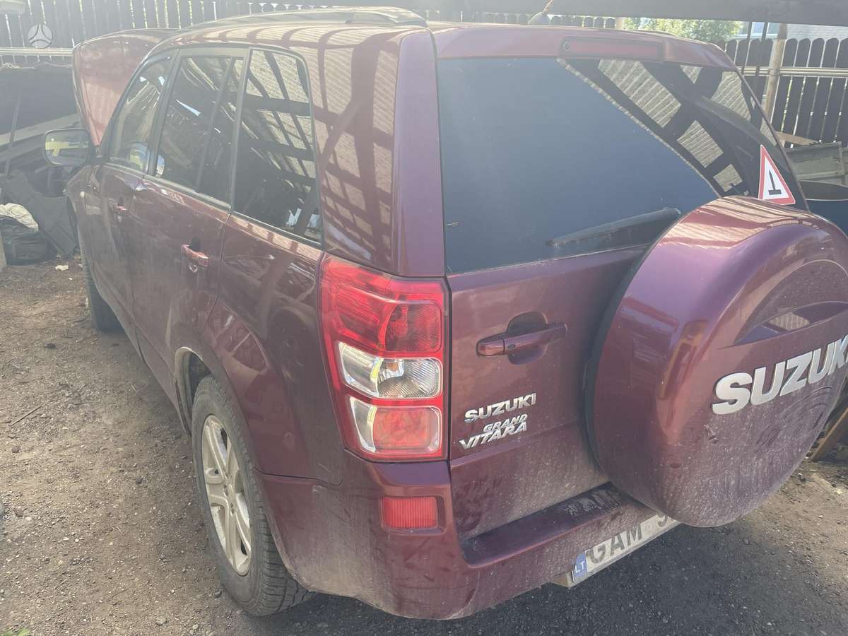 Suzuki Grand Vitara dalimis