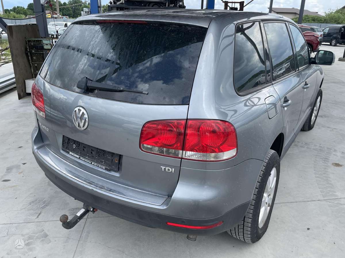 Volkswagen Touareg dalimis