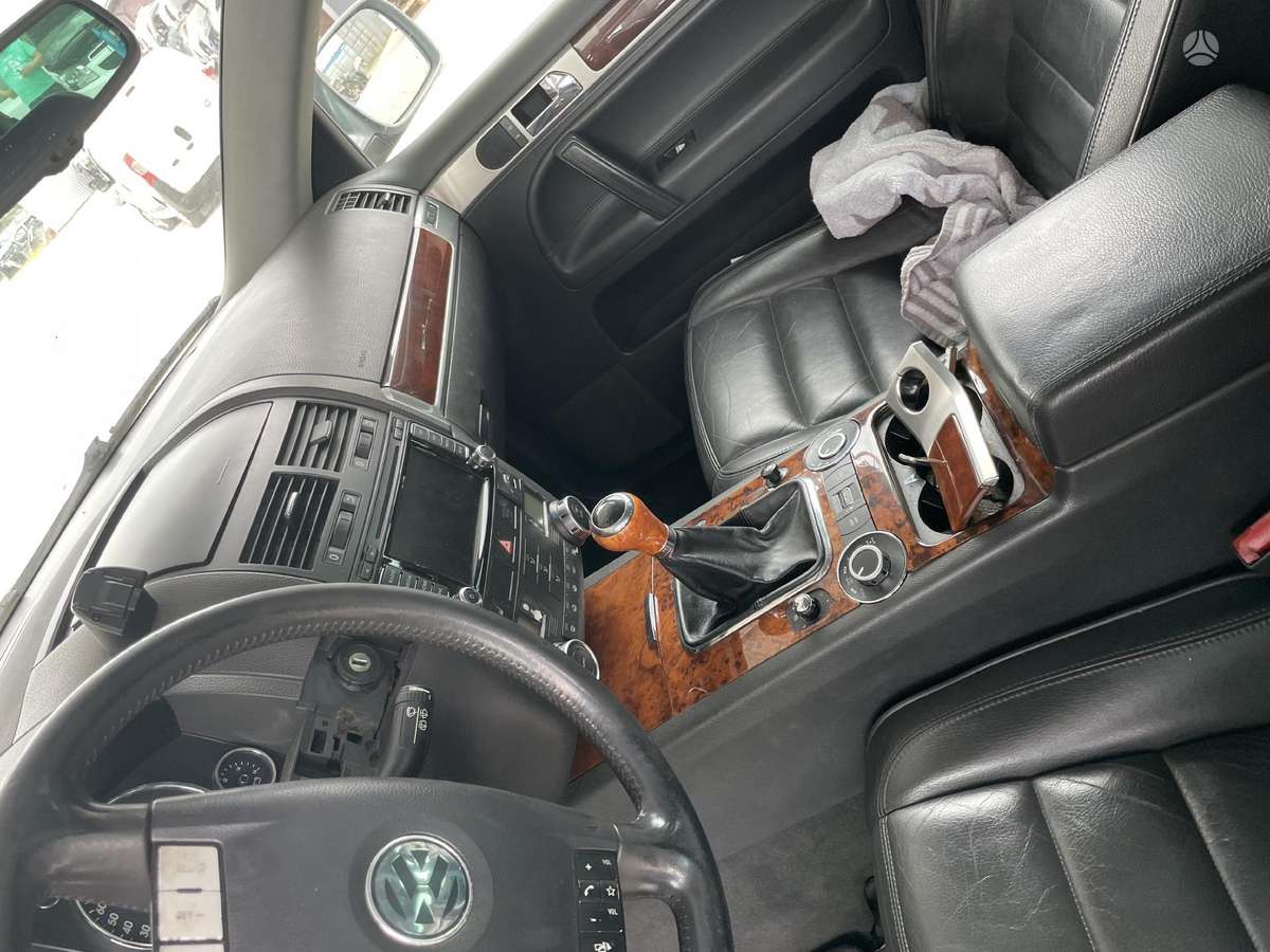 Volkswagen Touareg dalimis