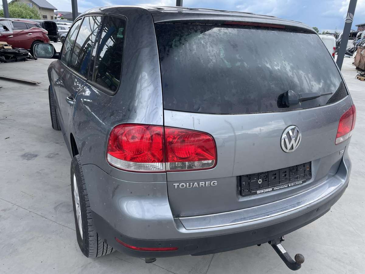 Volkswagen Touareg dalimis