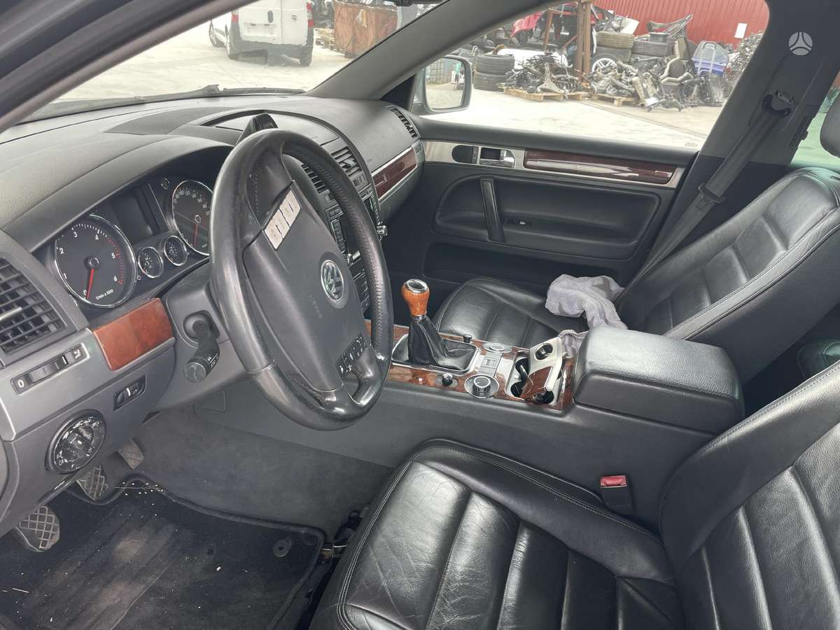 Volkswagen Touareg dalimis