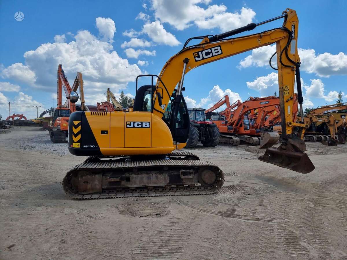JCB JS 130LC, ekskavatoriai