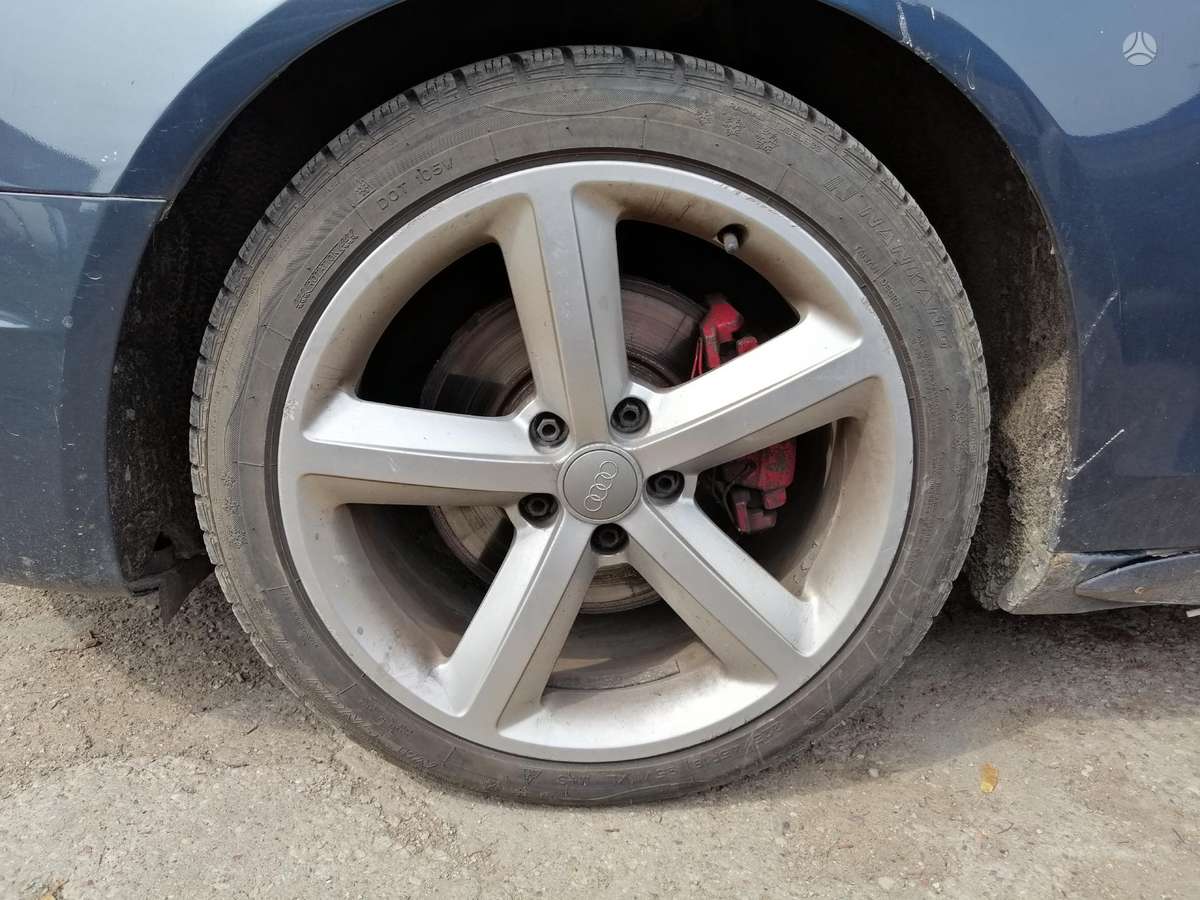 Audi A4 Dalimis s line salono lubu nebėra