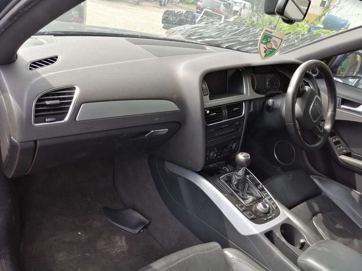 Audi A4 Dalimis s line salono lubu nebėra