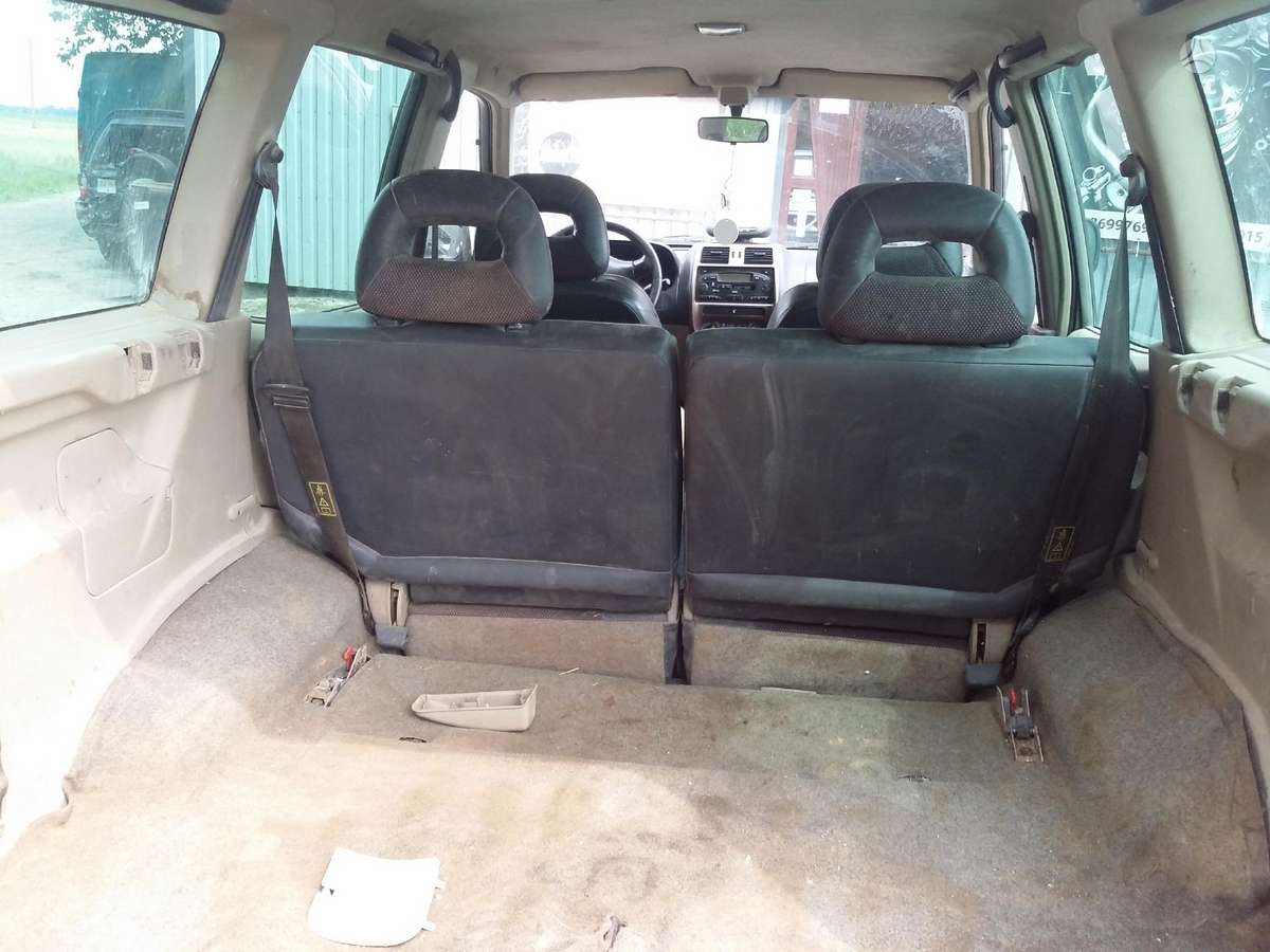 Nissan Terrano dalimis. Anglas dalimis