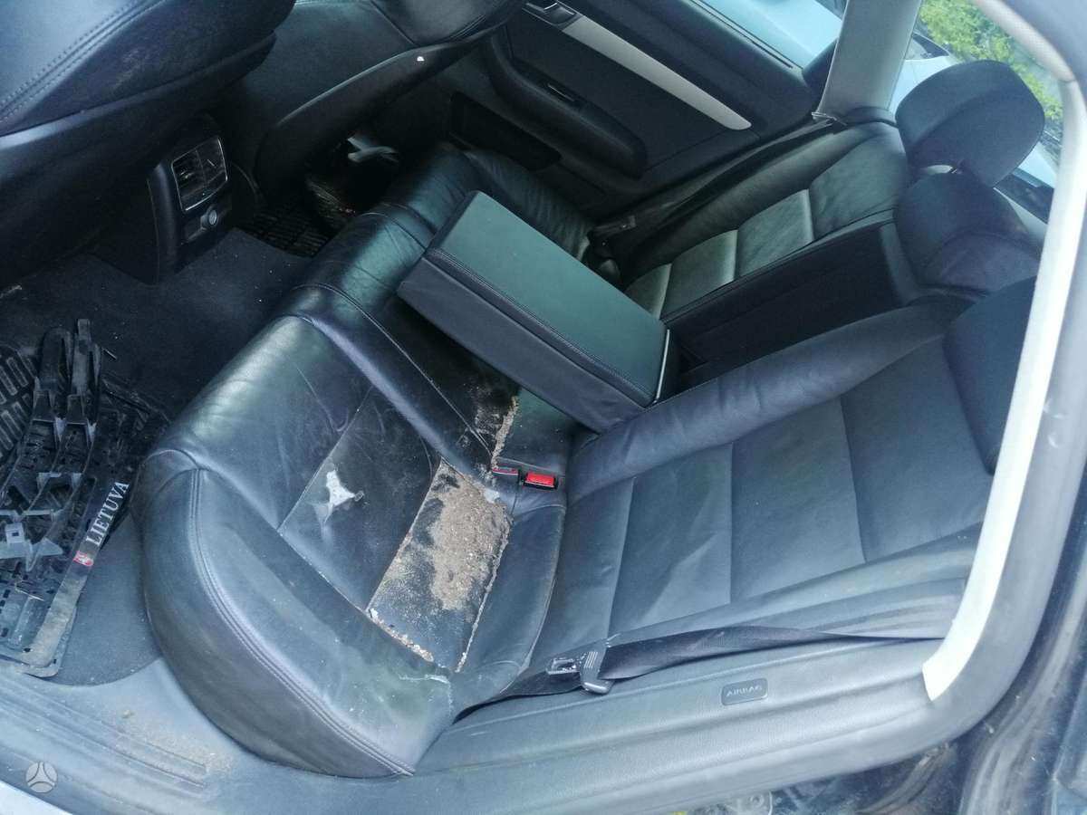 Audi A6 Dalimis bagazines liftas kamera kablys