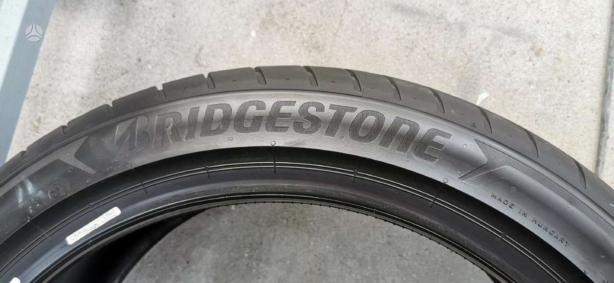 Bridgestone, летние 235/45 R20
