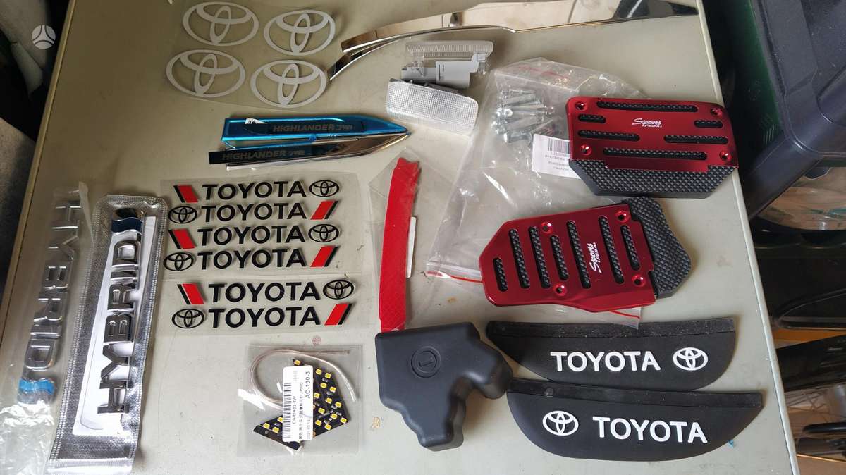 Toyota Highlander kėbulo dalys