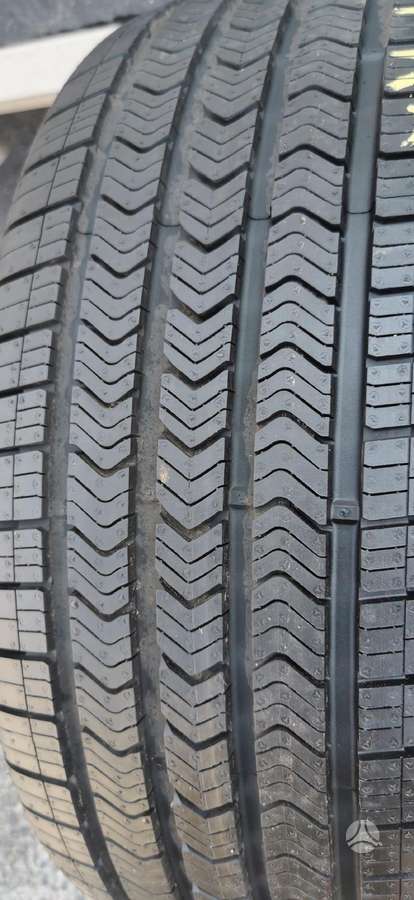 Goodyear, all-season 245/45 R18