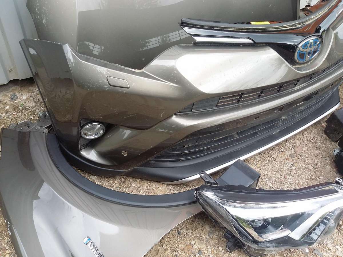 Toyota RAV4 dalimis